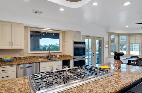 Shadow Hills House | Fun-for-all! Pool! Private Pickleball Court! Game room!