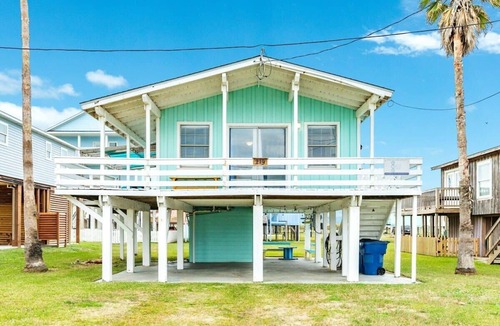 Surfside Beach House | Fun in the Sun - She's a Real Beach Cutie!