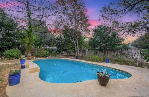 Hidden Forest House | Game Lounge + Fire Table Retreat w/Private Pool