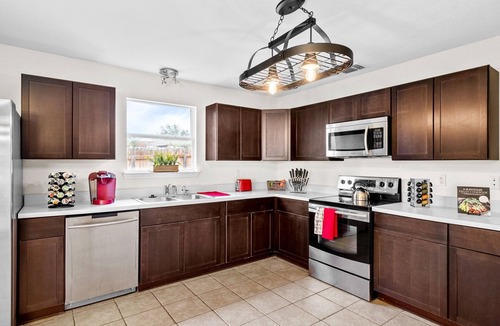 Heritage House | Garden Near Sea World, Six Flags, Lackland, and Downtown