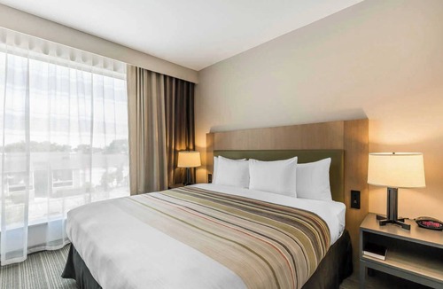 Westchase Hotel | Garner Hotel Houston Westheimer by IHG