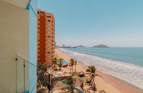 Mazatlan Hotel | Garner Hotel Mazatlan Beach by IHG