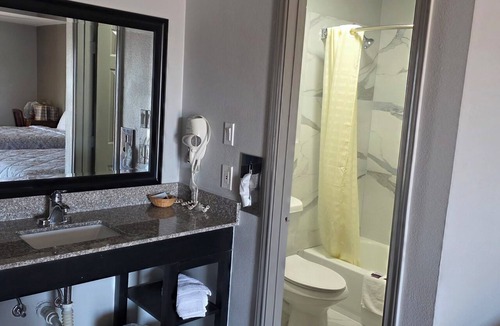 Brownwood Hotel | Gate One Inn