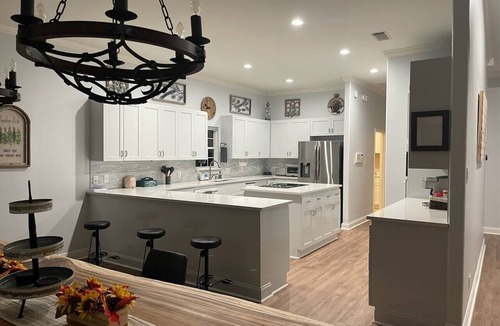 Spicewood House | Gated 10-Acre Compound | Sleeps 28 | Game Room