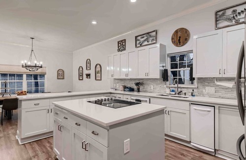 Spicewood House | Gated 10-Acre Compound | Sleeps 28 | Game Room