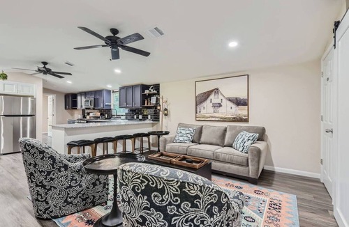 Spicewood Cottage | Gated Hill Country Escape: 1 Gb Internet & Seclusion