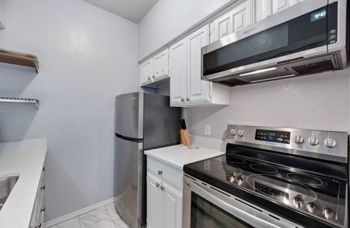 Irving Apartment | Gated Irving 1BR Work Suite - DFW 10Min · Pool+W/D - I30