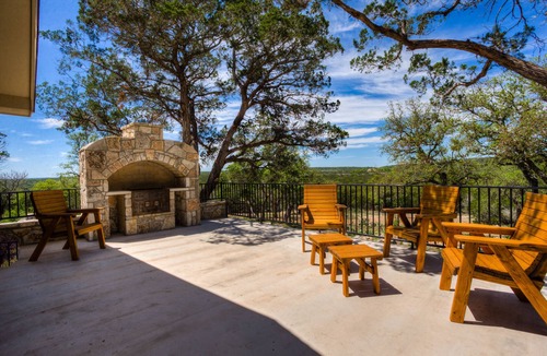 Hunt House | Get away at Mo-Ranch!