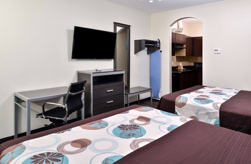 Spring Hotel | Get Ready for Adventure! 3 Comfortable Units! Close to Tour 18 Golf Course!