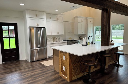 Alvin House | Giant Farmhouse in Santa Fe that sleeps 21