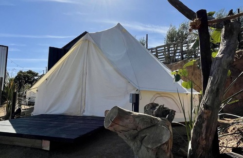 Popular 1989 RV Rental | Glamor camping 2 minutes from Vinicola and restaurants