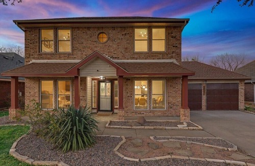 Mesquite Cottage | Glamorous 4BR 2B Home With Pool, Game Room & Fire Pit