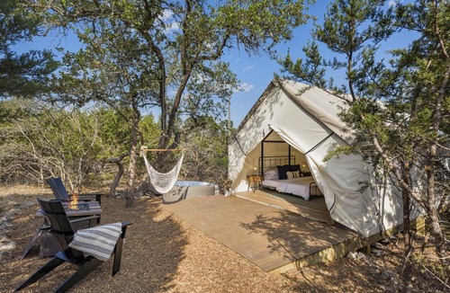 Fredericksburg Other | Glamping at Cherry Cove W/ Hot Tub!
