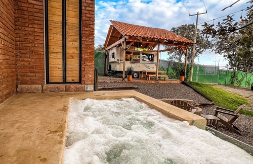 Xochimilco House | Glamping with Jacuzzi in Guanajuato (pet friendly)