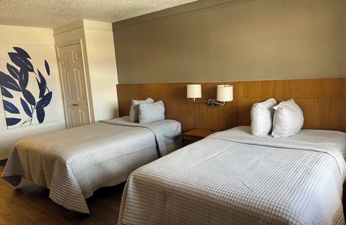 Harlandale Hotel | GO2 Inn & Suites by Relianse