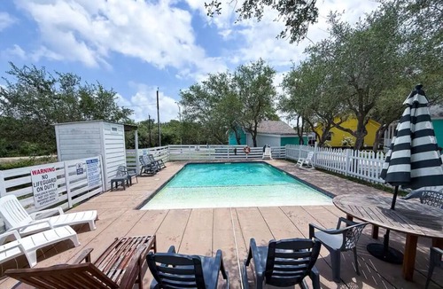 Rockport Cottage | Going CoConuts - cottage by the pool. dog friendly