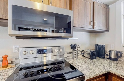 Eagle-Vail House | Golf Course Condo with Gas Fireplace, WiFi & Deck with Mountain Views