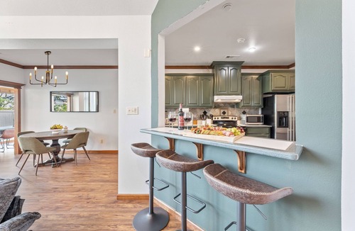 Lakeview  Jefferson County House | Golf-Side Luxe Escape Sleeps 13 Hot Tub & Theater