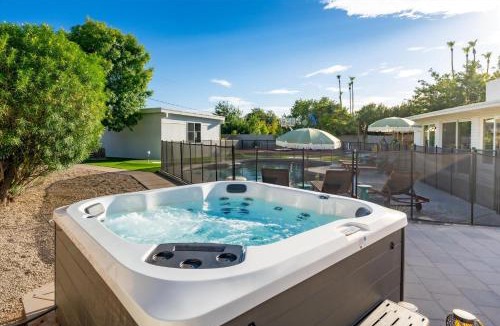 Mesa House | Golf Simulator Pool Sports Court Sleeps 24