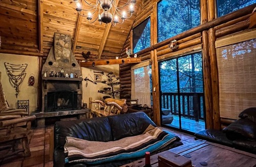 San Antonio de Las Alazanas Cabin | Gorgeous 3-bedroom cabin in Bosques de Monterreal for a relaxing getaway