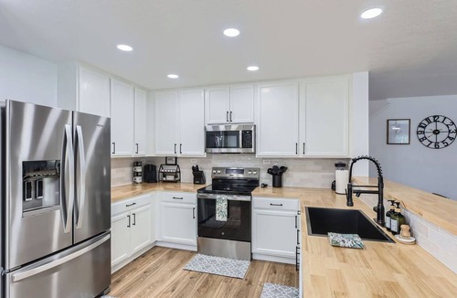 West San Antonio House | Gorgeous 5BR Gem w/Arcade Lackland BMT Seaworld!