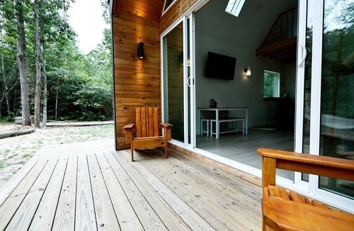 Montgomery Cabin | Gorgeous Cozy Cabin in Montgomery, Texas