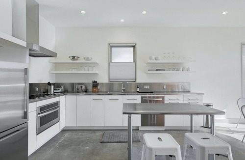 Clarksville House | Gorgeous Lower Unit Right in the Heart of Downtown Austin