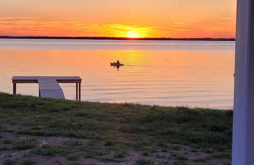 Kerens House | Gorgeous Tiny Home in Peninsula Point Richland Chambers Lake -- Lake Life