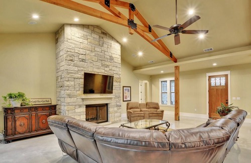 Horseshoe Bay House | Gorgeous Waterfront Texas Farmhouse