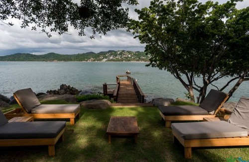 La Puntilla Villa | Grand 6BR Oceanfront Villa With Lush Jungle Views