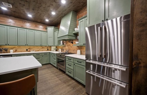 Hochatown Cabin | Grand Adventure|Sleeps 30|HotTub|PlaysetOutdoor Ki