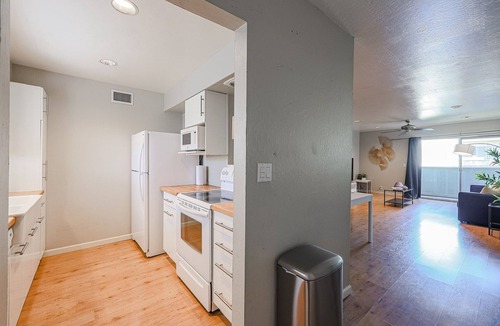 Fashion Square Apartment | GRAND FULL 2 BR Condo W/Heated Pool Across Mall & Bars