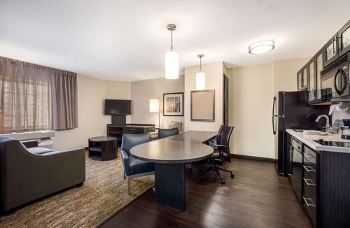 Plano Hotel | Great Deals! Pet-friendly Accommodation, Full Kitchen! Near The Shops at Legacy!