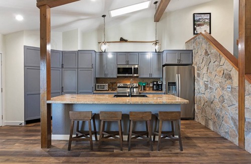 Avon Condo | Great Location for Vail & Beaver Creek | 3BR, Chic Decor, Plan a Summer Getaway with Friends
