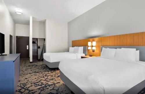 South Baton Rouge Hotel | Great Stay with Indoor Pool Close to Museums, and Perkins Rowe Shopping