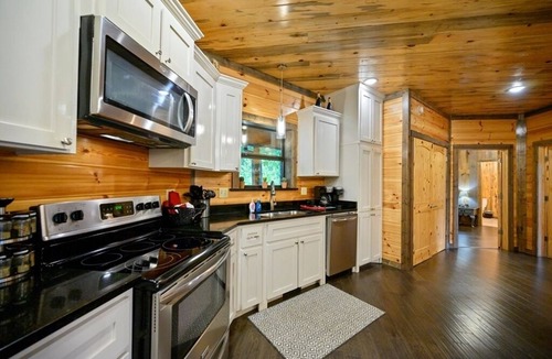 Broken Bow Cabin | Grey Goose Lodge - Beautiful, Spacious Lodge, Creek, Hot Tub, Firepit, Games