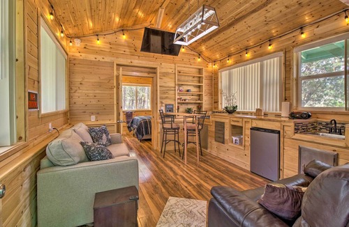 Show Low Cottage | Grill, Fire Pit: Pet-friendly Lakeside Cottage!