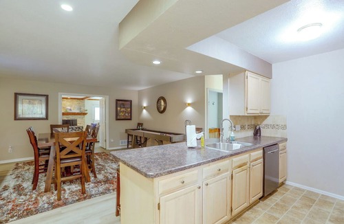 Bedford Cottage | Group-friendly Rambler w/Fenced Backyard & Deck