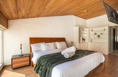 Naucalpan House | Group Stay In home Fun Yard 15 Min from Polanco!