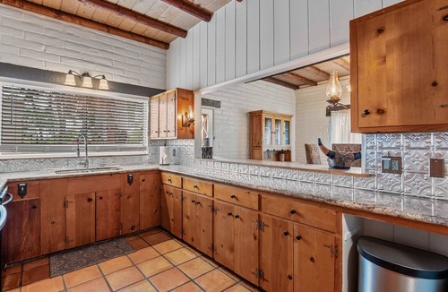 Tanque Verde House | Groups, Resort-Style Amenities & Pool Solana #5