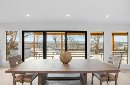 Kerrville House | Guadalupe Bluff Modern House