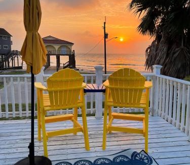 San Luis House | Gulf Beach Breeze - Scenic Beach, Bridge & Blue View