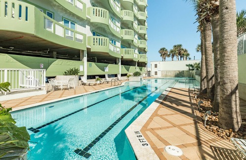 Galveston Condo | Gulf-front Condo with Shared Pools, Gym & BBQ Area - Close to Beach