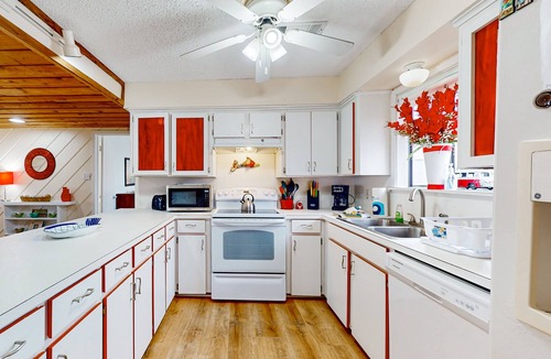 Spanish Grant House | Gulf-front home with deck, loft & direct beach access