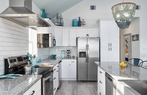 Port Bolivar House | Gulf Front Luxury Beach House w/Mini Golf, Hot Tub, Firepit + Family Friendly