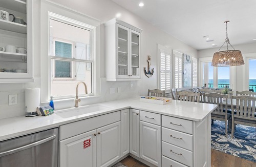Delos House | Gulf front*Remodeled*Pool*Beach Gear*Elevator