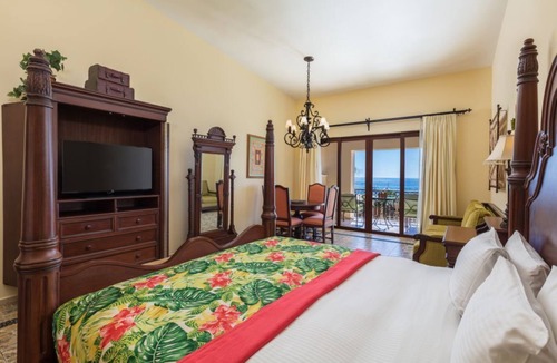 Cabo San Lucas Hotel | Hacienda Encantada Cozy Beachfront Studio with Pool