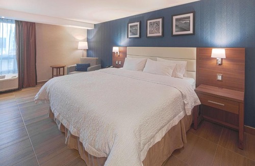 Monterrey Hotel | Hampton by Hilton Monterrey Galerias Obispado