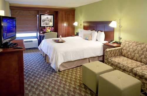 Highlands - Perkins Hotel | Hampton Inn Baton Rouge - I-10 & College Dr.