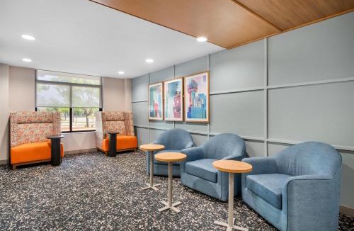 Addison Hotel | Hampton Inn By Hilton Addison Dallas